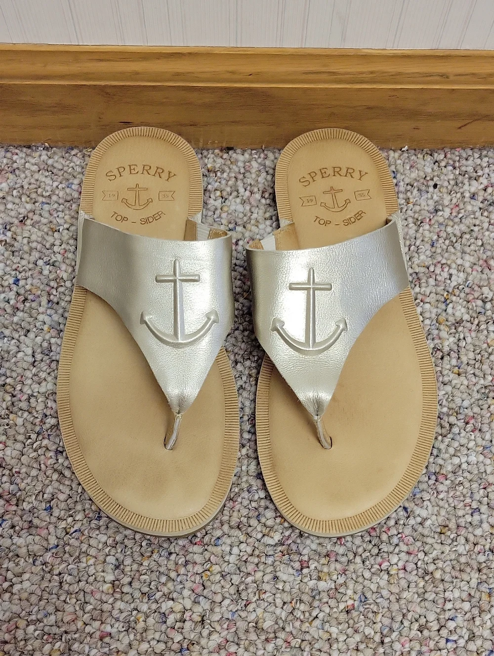 Sperry Women's Metallic Gold Anchor Thong Sandals Sz 6.5 Nautical Summer Coastal